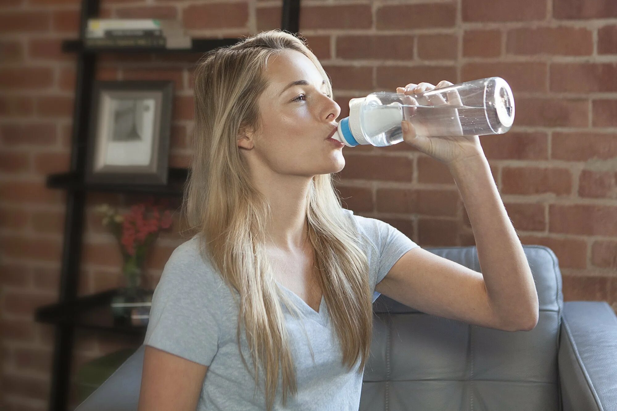 Пить в любое время. Cirkul Water Bottle. Cirkul бутылка для воды. Вкусная вода. Рекламировать воду с едой.