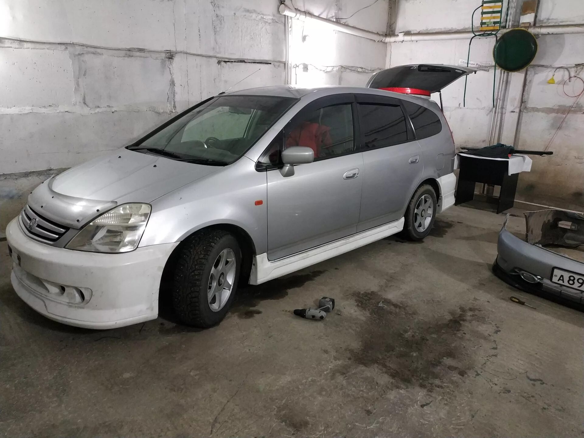 Honda Stream rn1 обвес. Хонда стрим 2001 обвесы. Хонда стрим 2001 2.0. Honda Stream 2001.