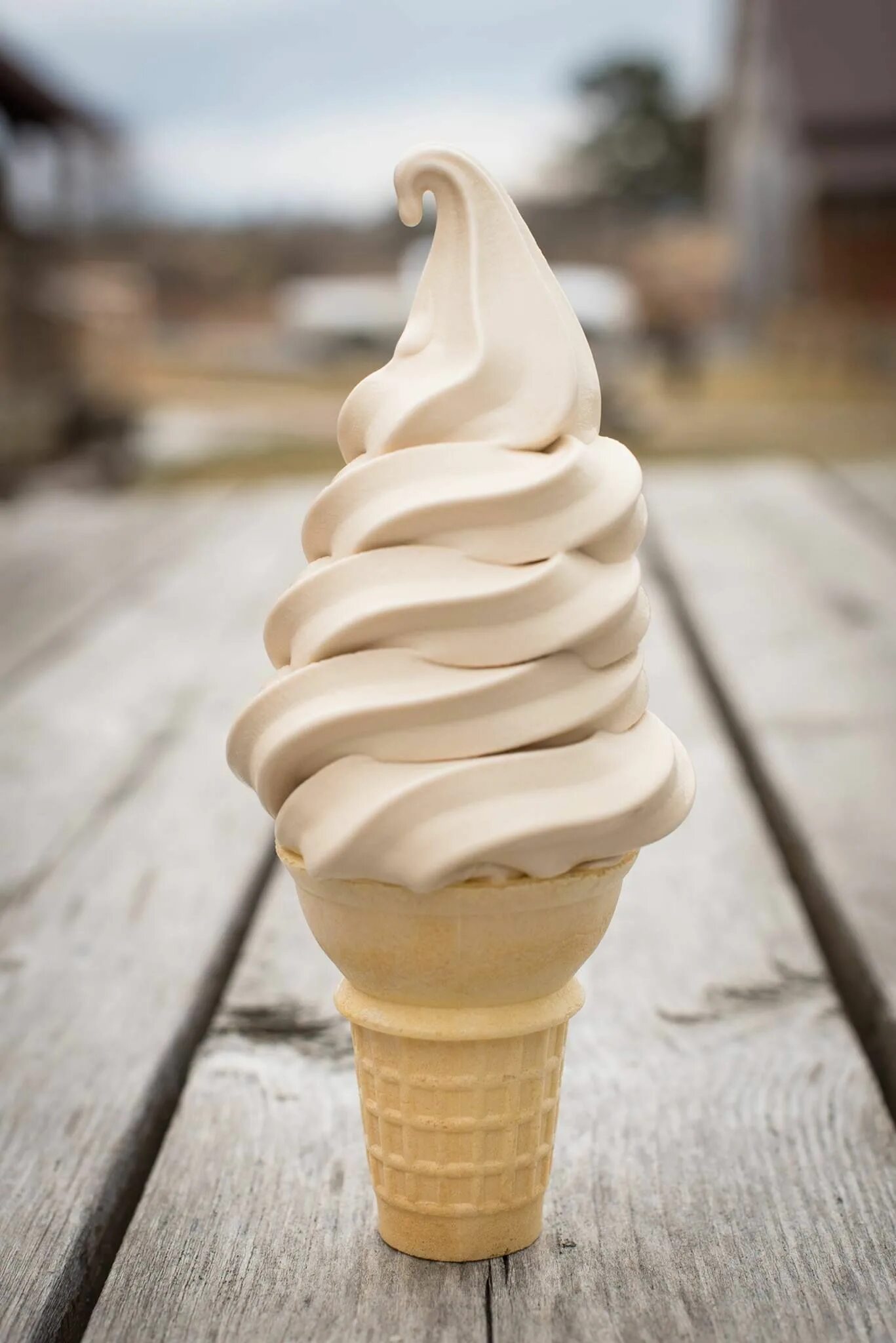 Мягкое мороженое в руке. Мягкое мороженое icedream. Мороженое рожок. Мороженое фрезерное. Мягкое мороженое пломбир.