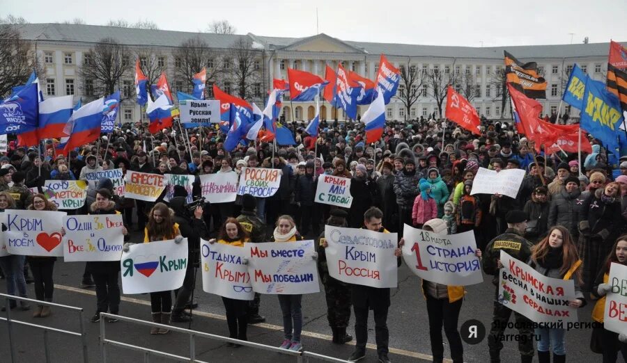 Крым пришел в россию. Присоединение Крыма к России 2014. Митинг присоединение Крыма к России 2014.