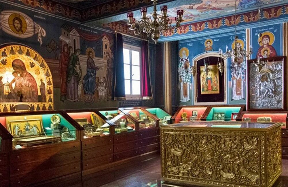 Мощи лазаря четверодневного. Храм святого лазаря в ларнаке. Кипр мощи. Монастырь киккос на кипре. Мощи апостола варфоломея.