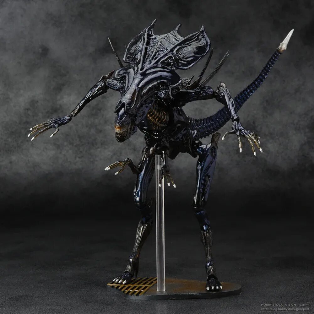 Королева хищников управляет своим войском. Фигурка королевы чужих NECA Alien. Aliens Alien Queen фигурки. Королева чужих фигурка NECA. Королева чужих AVP фигурка.