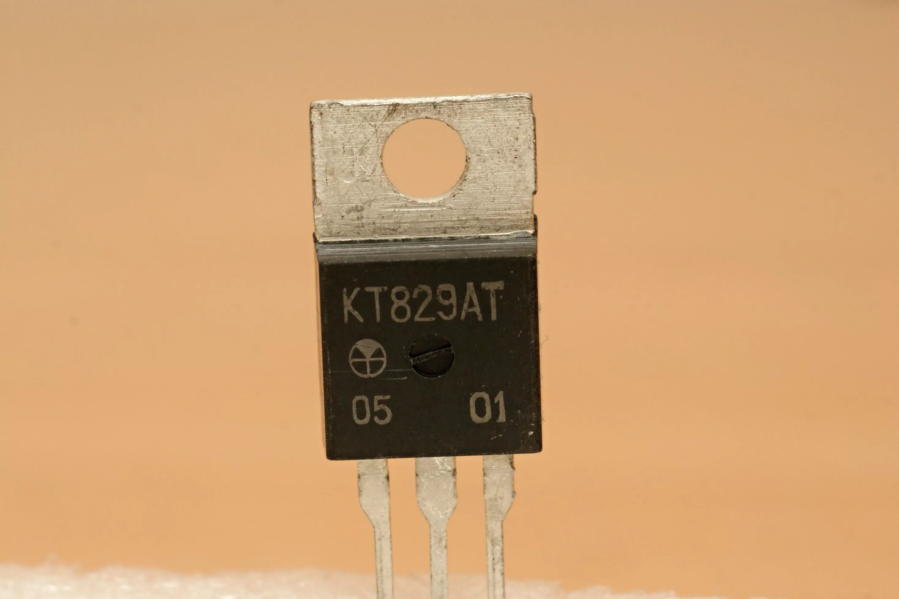 преобразователь транзистор кт829. кт 829 транзистор параметры цоколевка. преобразователь транзистор кт829. транзистор кт829в. кт829б.