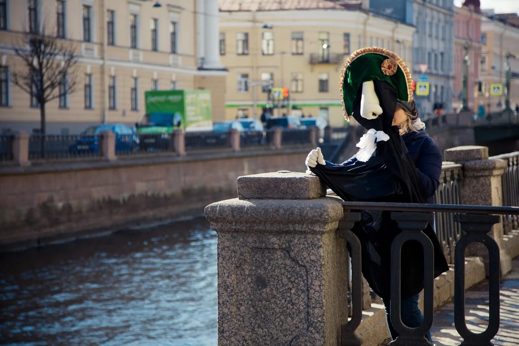 Жизнь н в гоголя в петербурге. Нос Гоголя в Санкт-Петербурге. Гоголь в Петербурге. Памятник носу Гоголя в Санкт-Петербурге.