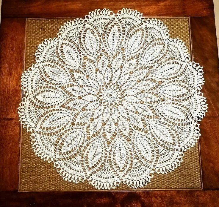 Салфетка doily. Салфетки связанные крючком. Красивые круглые салфетки. Салфеточка круглая. Объемные салфетки.