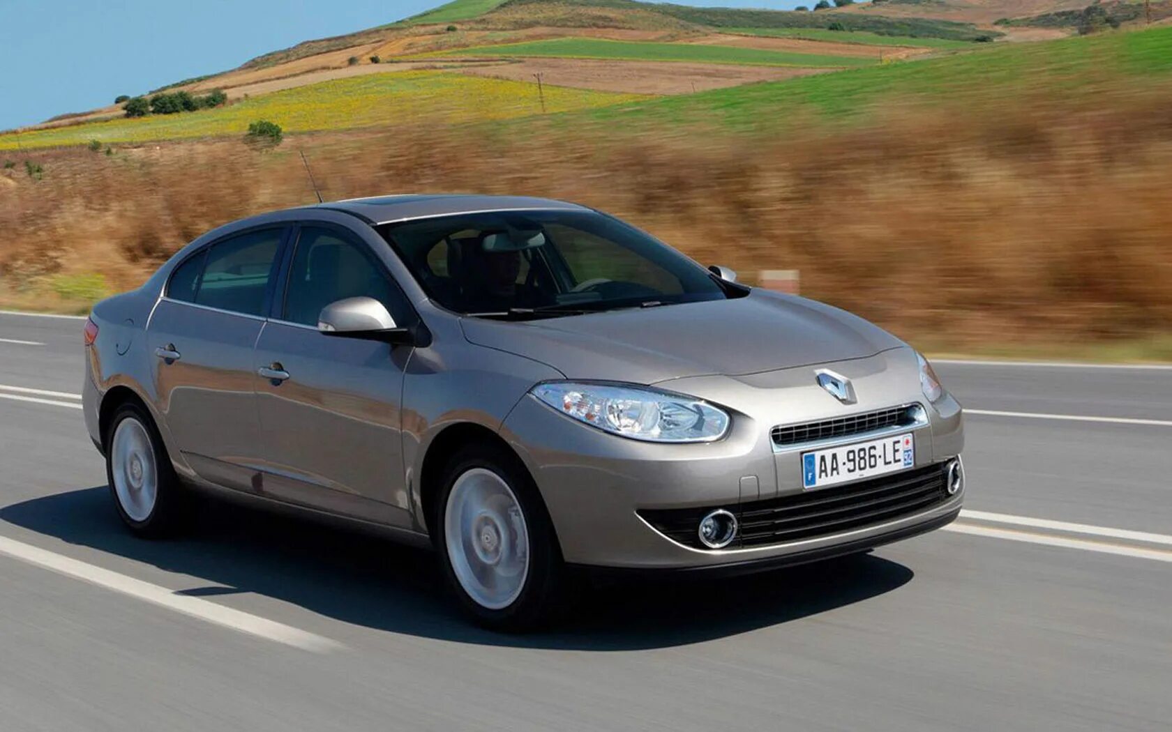 Renault флюенс. Renault Fluence 2010. Рено Флюенс 3. Renault Fluence 2014. Машина Ренаульт Флюенс.