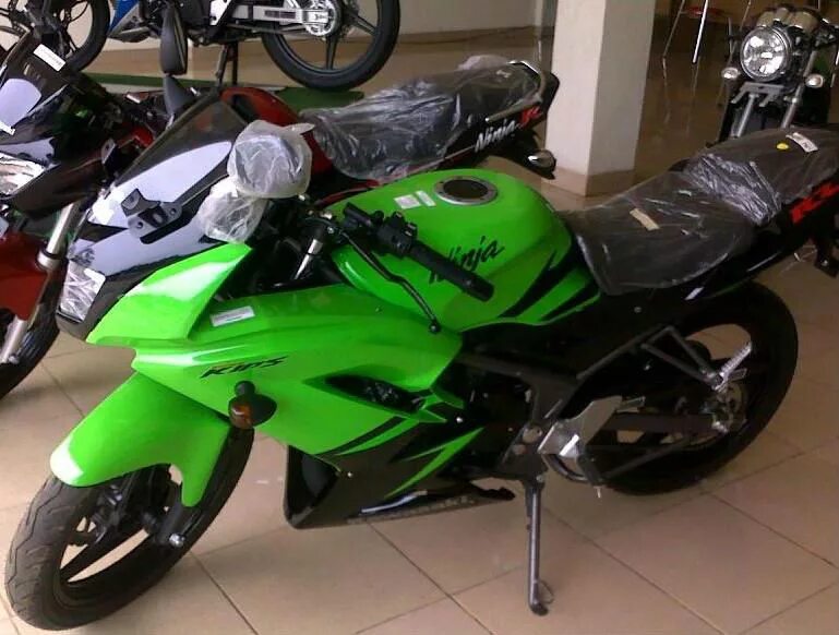 Кавасаки 150. Кавасаки 150. Kawasaki ninja 150. Klx 150. Kawasaki ninja 125 кубов спортбайк.