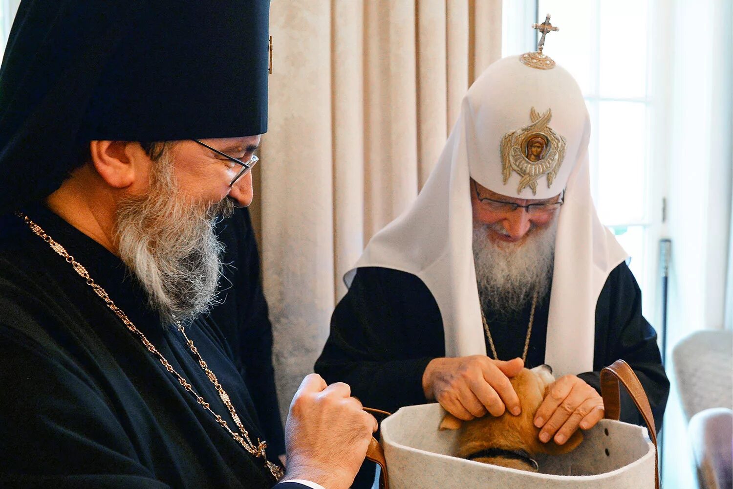 Патриарху стало плохо на службе