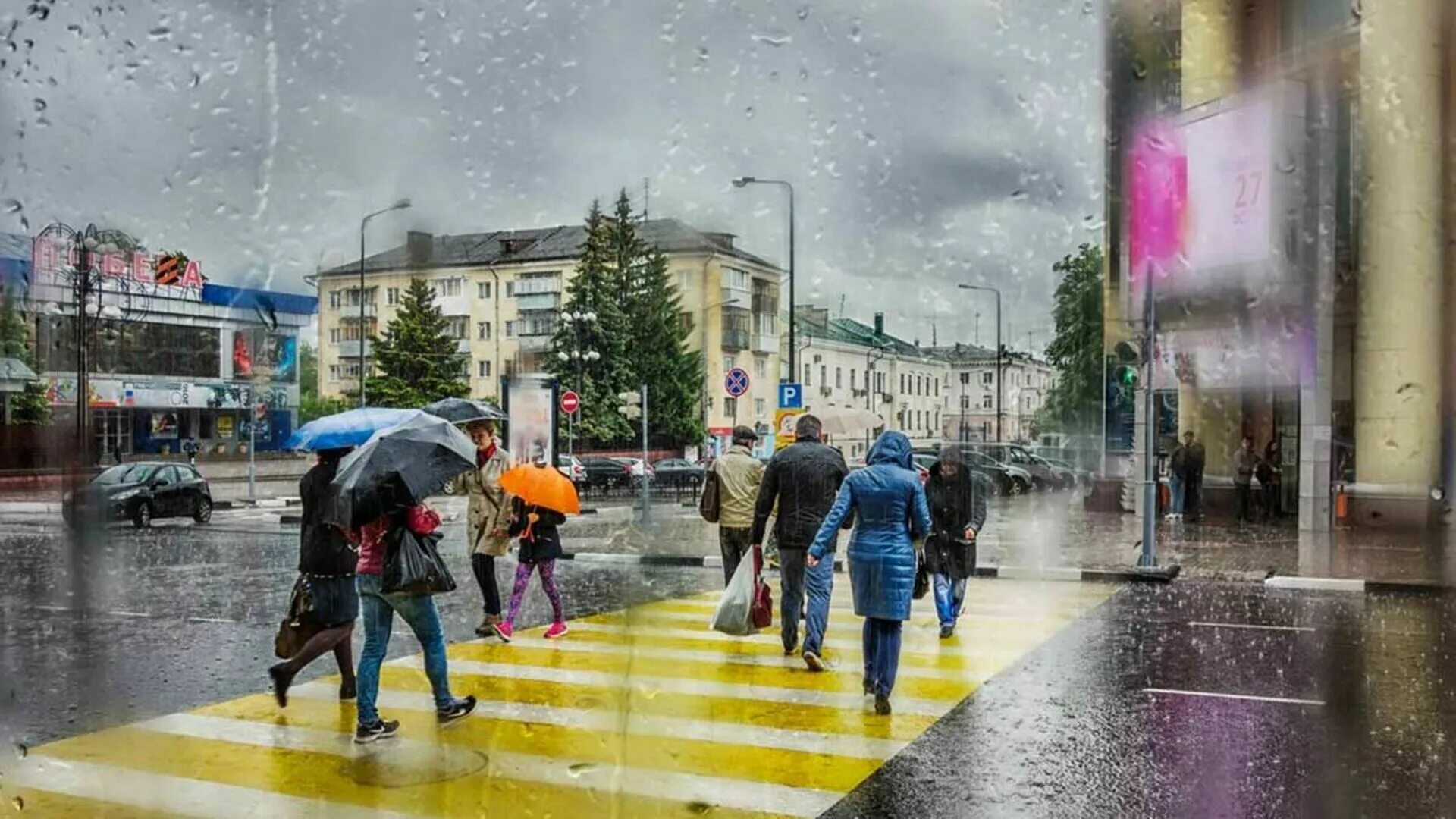 Ливень. Проливной дождь в Москве.