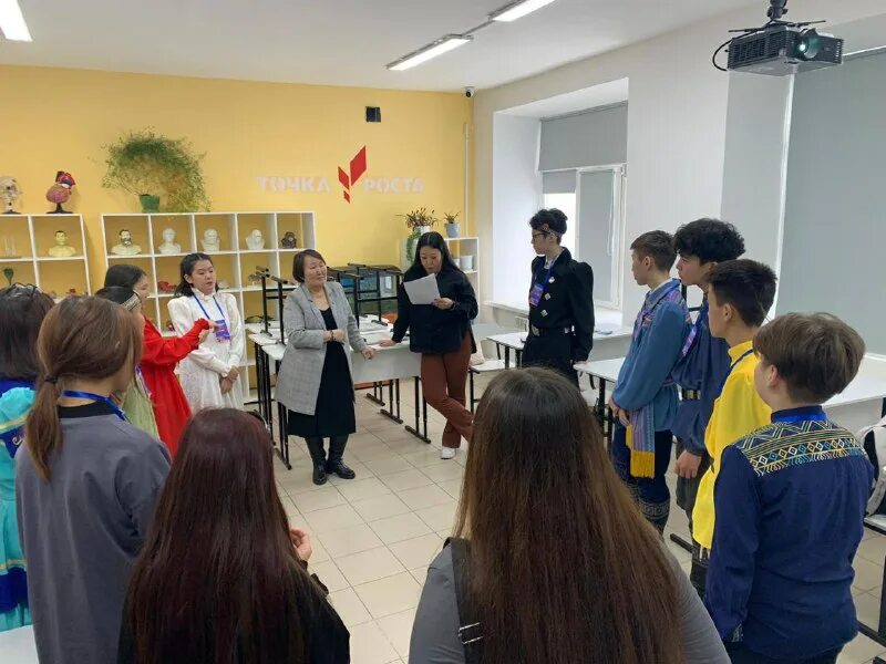 Эмблема мку управление образования мо намский улус. Управление образования улуса. Сайт руо хангаласского улуса. Герб чурапча. Работники администрация горного улуса.