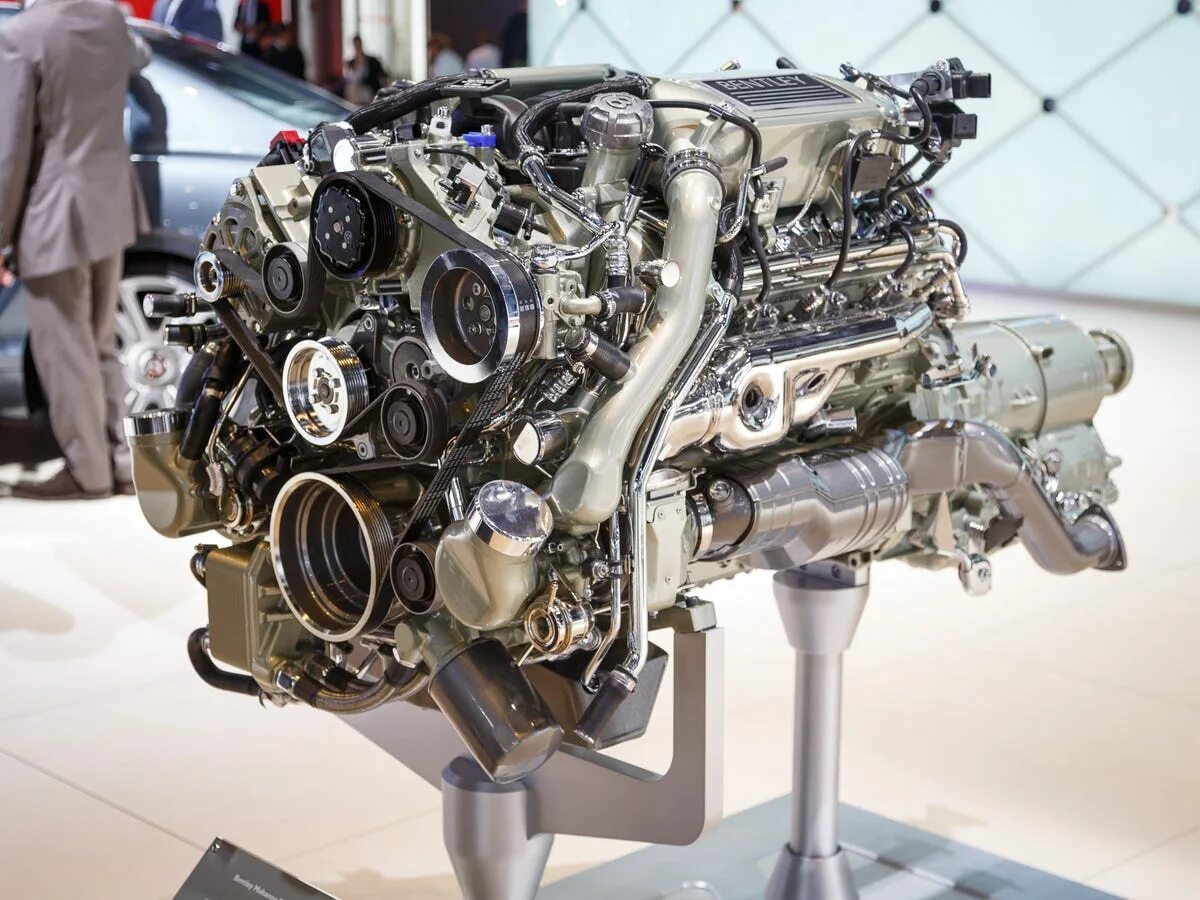 Мотор из какого металла. Бентли мульсан мотор. двигатель v8 бентли. бентли v12 мотор. мотор v12 бентли 2005.