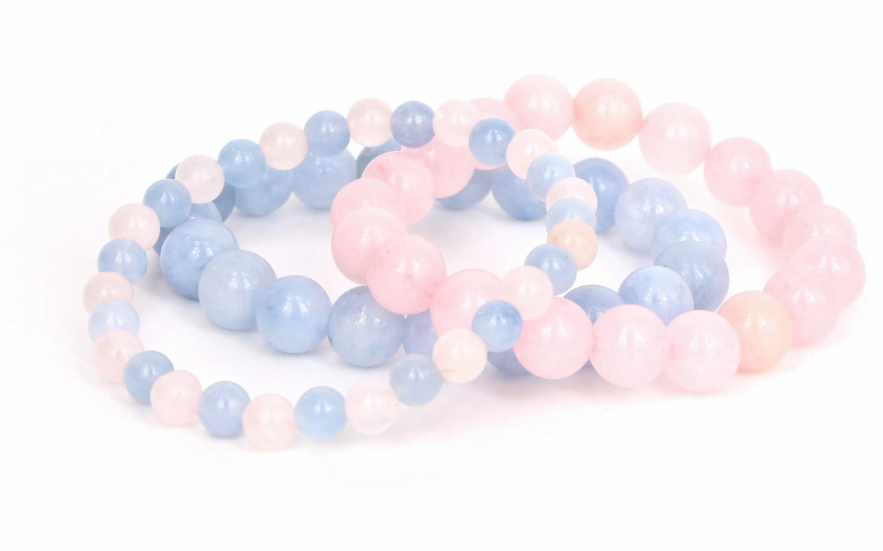 Кахолонг с аквамарином браслет. Браслет из розового кварца квадратные камни. Аквамарин микс бусины. Розовый кварц и аквамарин. Розовый кварц и аквамарин.