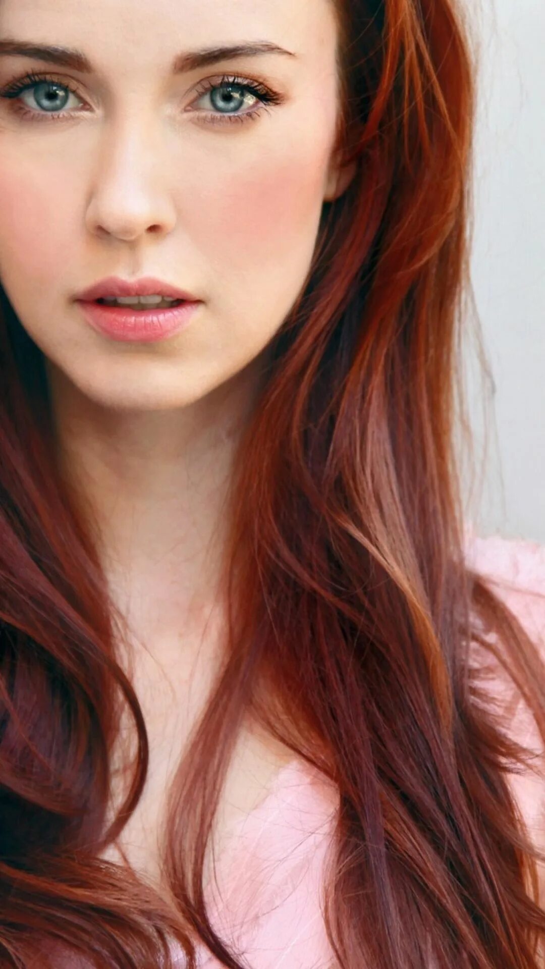 Элиз Левек рыжая. Элиз Левек канадская актриса. Рыжие волосы. Рыжие волосы и серые глаза.