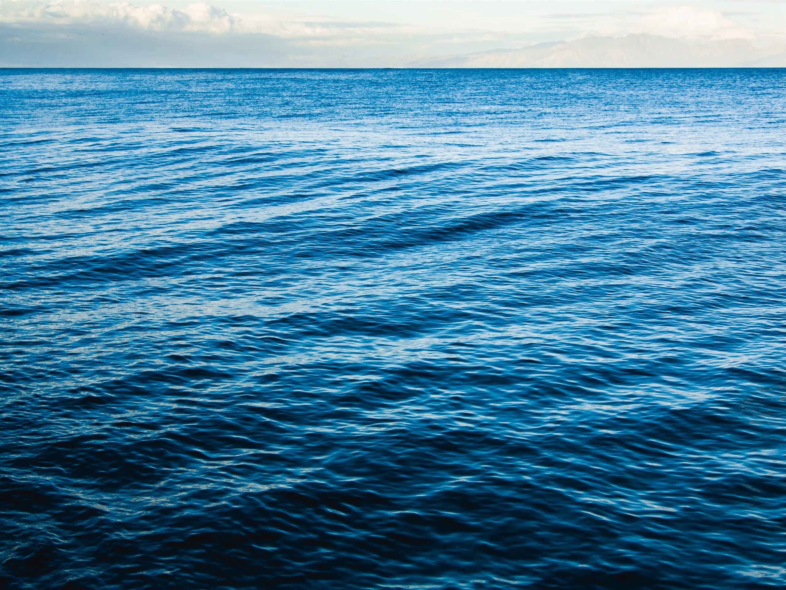 Океан голубая вода. Море вода. Фон море. Морская гладь. Поверхность воды.