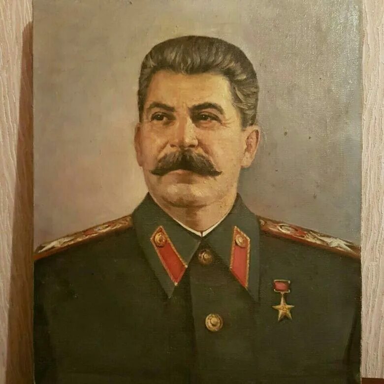 портрет сталина в хорошем качестве для печати. портрет сталина в москве. официальный портрет сталина. портрет сталина в москве. старинный портрет сталина.