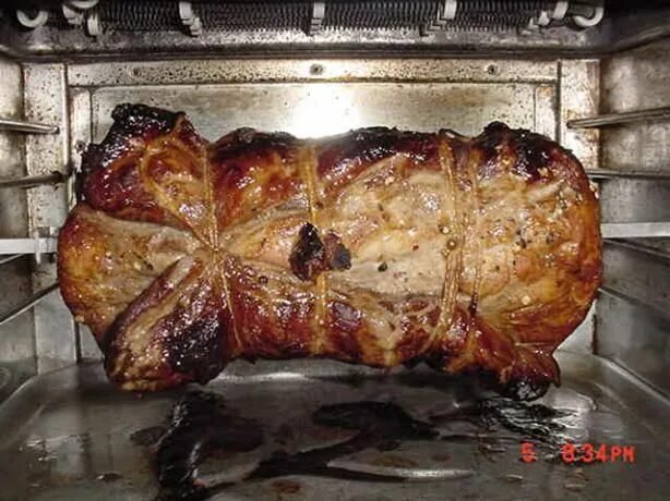 Мясо на вертеле в духовке. Мясо на вертеле в духовке. Курица гриль в духовке на вертеле целиком. Жареная свинина на вертеле. Курица на вертеле в духовке гефест.