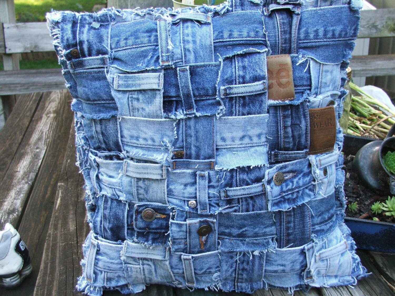 Старые джинсы. Декор из старых джинсов. Пэчворк из джинсовой ткани. Изделия из джинсовых карманов. Куда можно применить старую