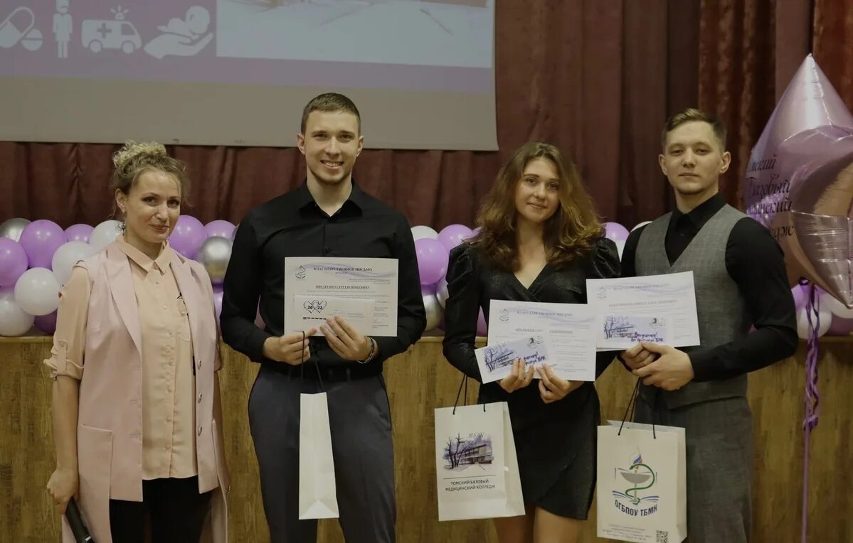 Томский медицинский колледж сайт. Томский базовый колледж. ТБМК Томский базовый медицинский колледж. Тамбовский базовый медицинский колледж преподаватели. Томский медицинский колледж фото.