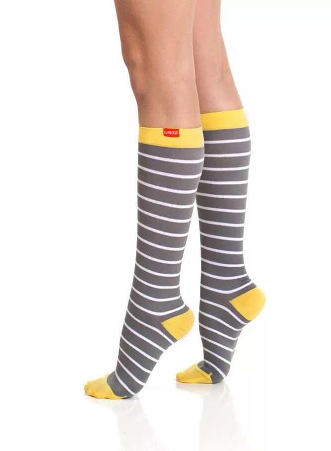 Горчичные носки. Желтые носки в полоску. Желтые носки с белыми полосками. Полосатые носки с леггинсами. Носки с полоской серые.