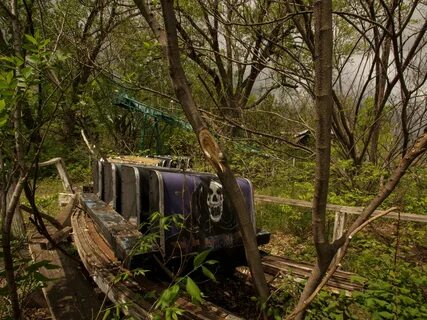 Заброшенный парк аттракционов