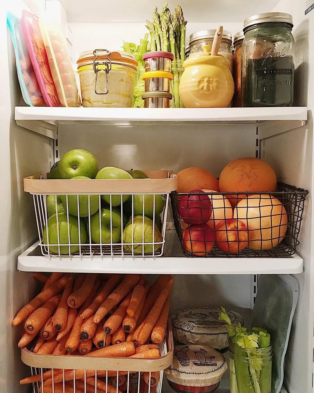 Холодильное хранение овощей. Хранение в холодильнике. Холодильник для хранения овощей и фруктов. Фрукты в холодильнике. Холодильник с продуктами.