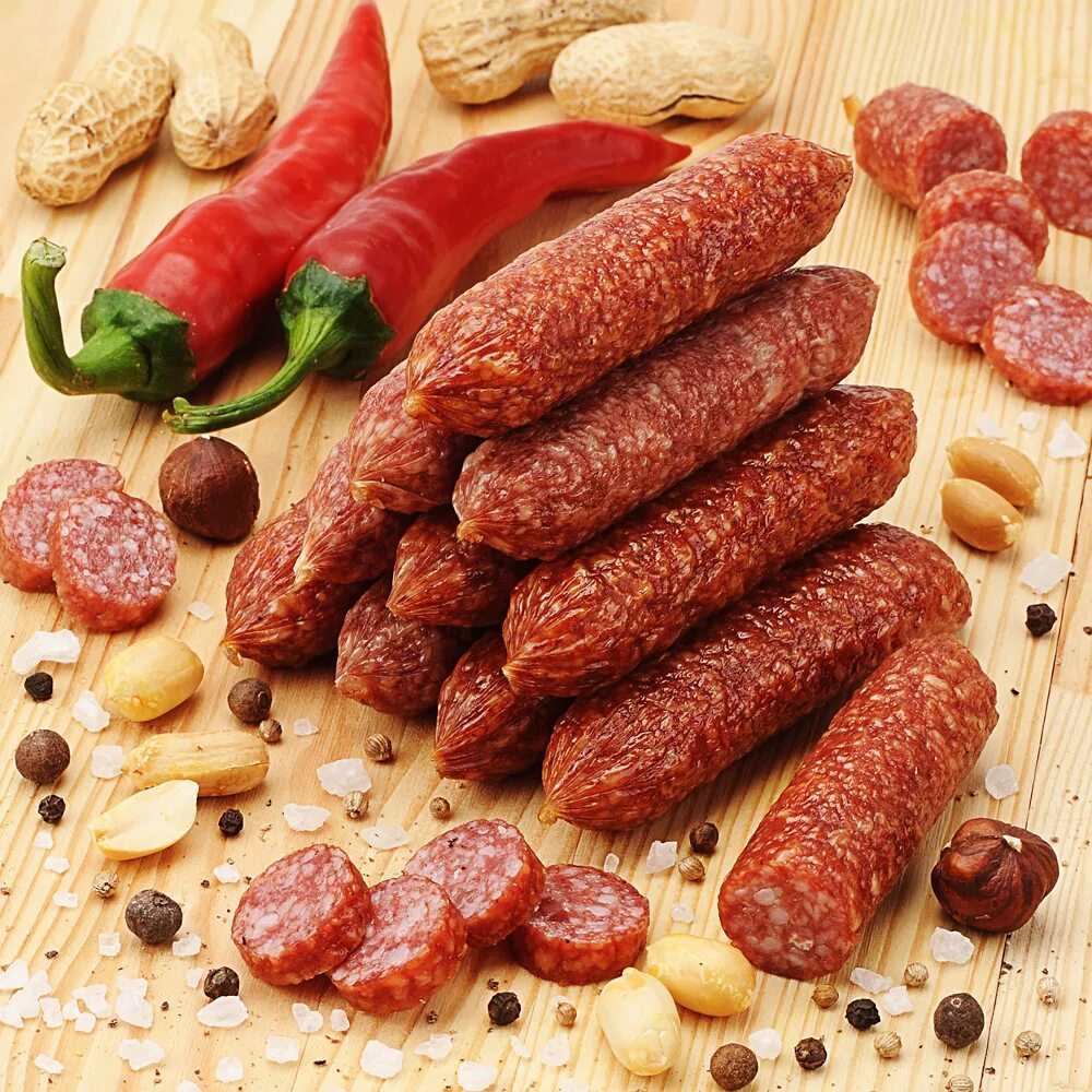 Колбаски мини салями. Копченая колбаса как называется. Колбаса полукопченая деликатесная. Колбаса сырокопченая усольский свинокомплекс. Колбаса черкизово сырокопченая.