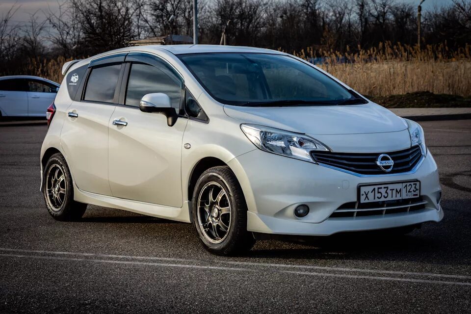 Ниссан ноут обзор. Nissan Note 2013. Ниссан ноут 2013. Nissan Note 2g. Ниссан ноут 2013 1.2.