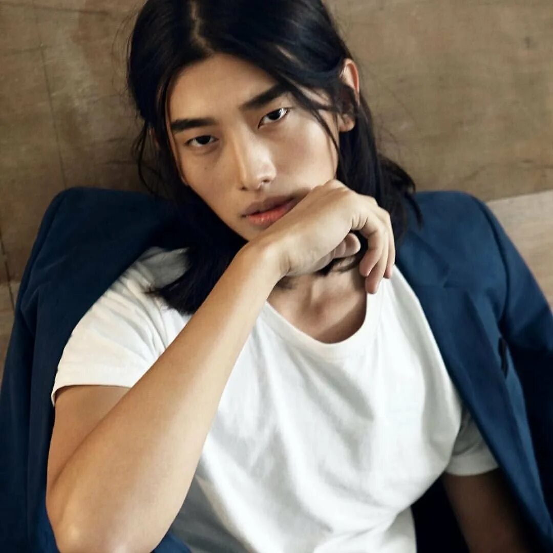 Wang hao модель. Самые красивые азиаты мужчины. Японец с длинными волосами. Парни азиатской внешности.
