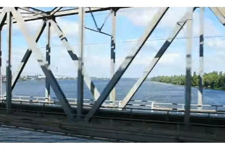 Подрыв моста через амур. Жд мост в днепре. амурский мост днепропетровск. железнодорожный мост через днепр в киеве. амурский мост днепр ракета.