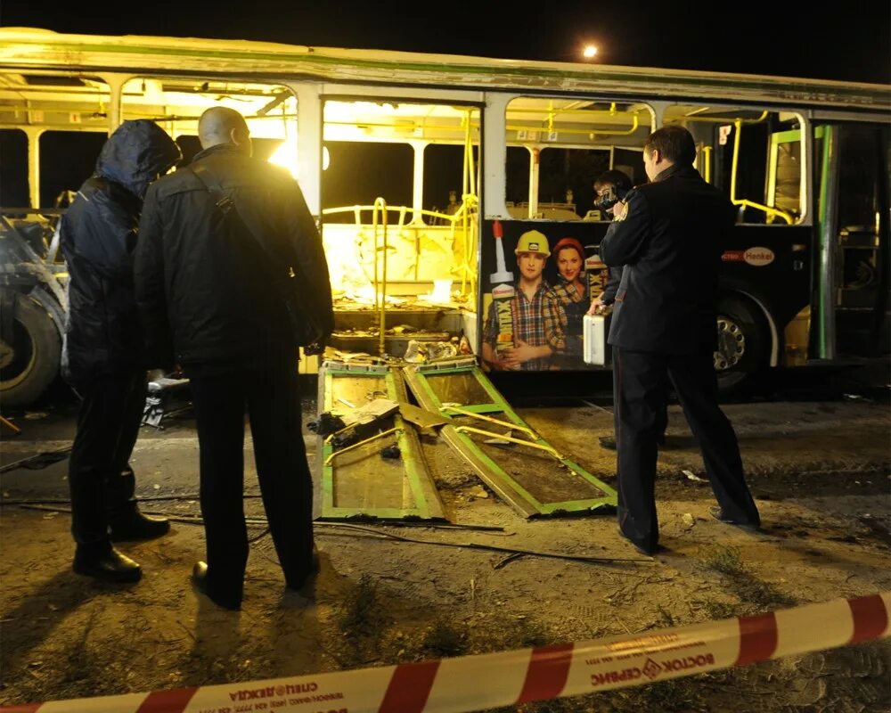 10 октябрь 2013. Теракт в Волгограде автобус. Взрыв автобуса в Волгограде. Теракт в Волгограде 2013 автобус. Взрыв автобуса в Волгограде 2013.