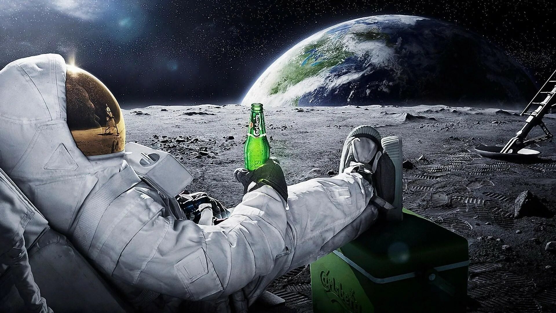 Космонавт картинка. На Луне с пивом. Обои космонавт. Космонавт с пивом.