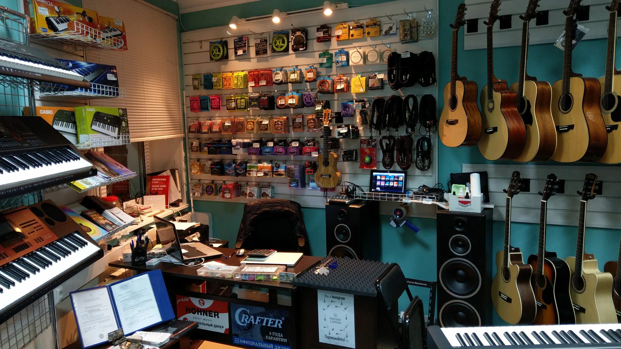 Аккорд магазин музыкальных инструментов савеловская. Магазин музыкальных инструментов в москве. Аккорд магазин музыкальных инструментов. Accord shop. Музыкальный магазин аккорд.