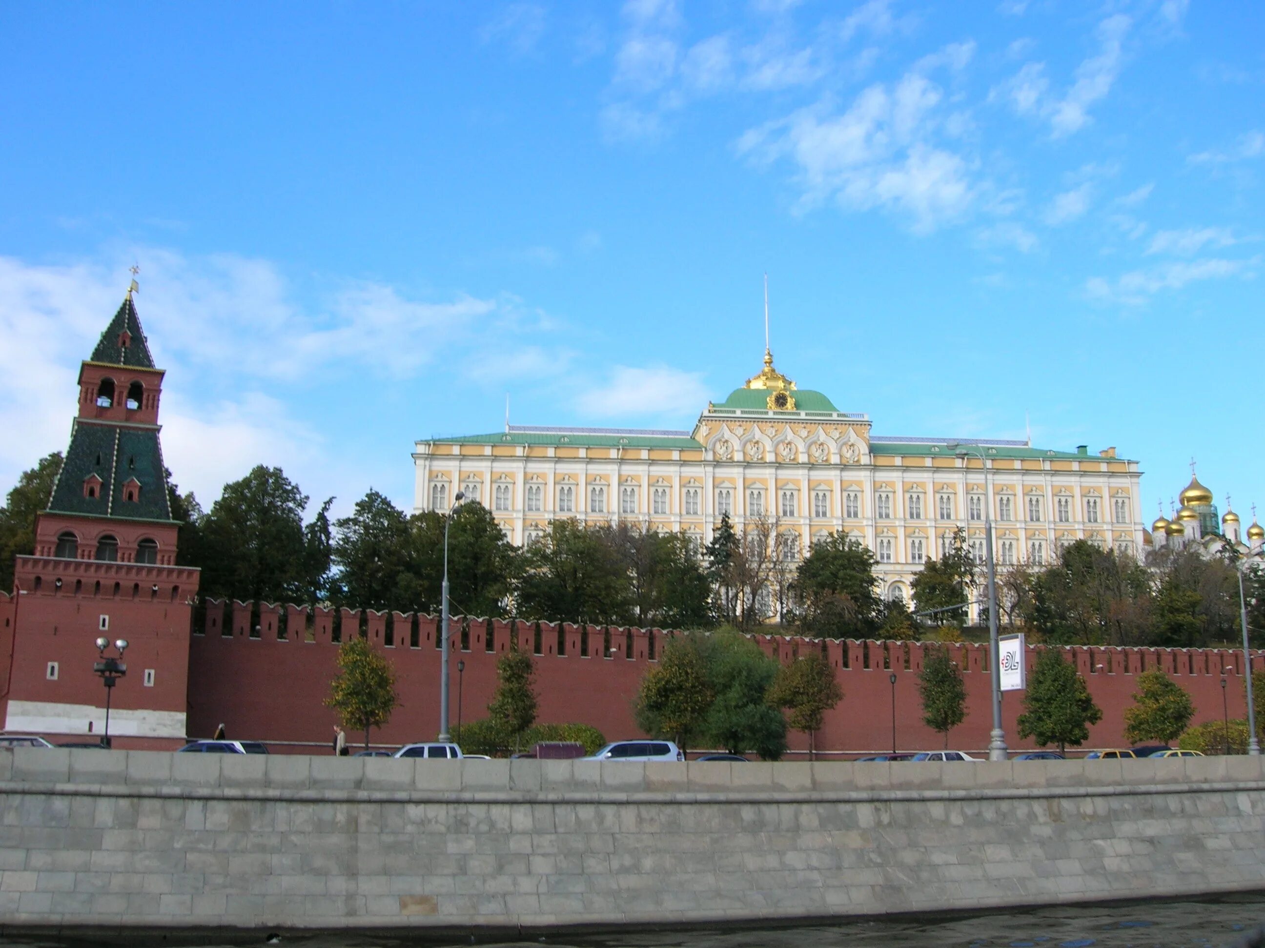 Белый дом в Кремле Москва. Правительство РФ Кремль. Здание правительства РФ В Кремле. Здание парламента в Москве.