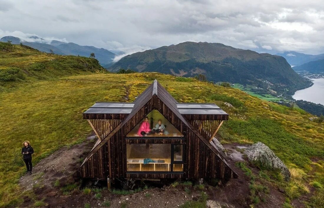 Красивый гараж. Лакшери особняки франции. Двухэтажная вилла с бассейном. Домик на дереве. Дом который стоит там.