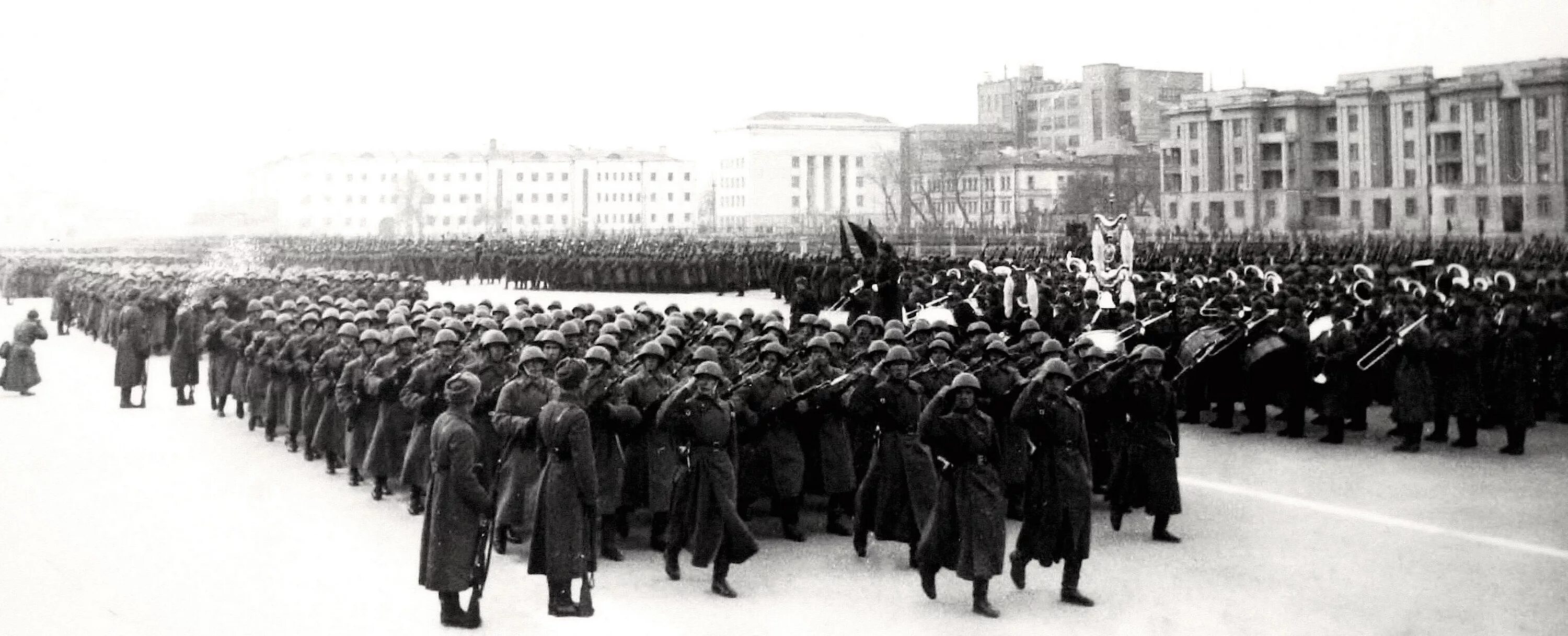 Парад 7 ноября 1941 года в Куйб. Парад в Куйбышеве в 1941. Куйбышев парад 1941 года. Куйбышев запасная столица парад 7 ноября. Военный парад 7 ноября 1941 где проходил