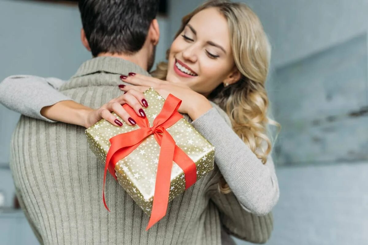 Должен ли муж дарить жене подарки дорогие