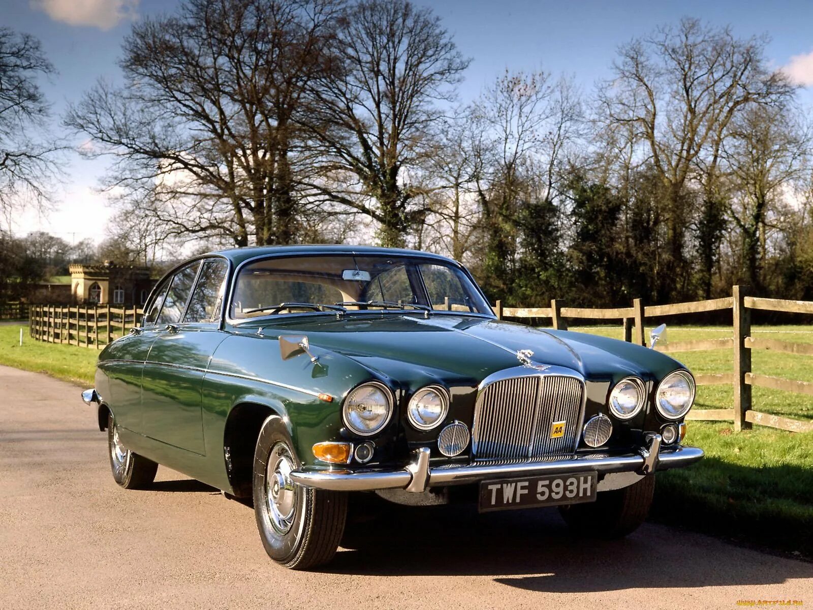 1 название машины. Jaguar XJ 70х. 1966 Jaguar 420 g. Jaguar XJ 70-80. Jaguar xj6 1968.