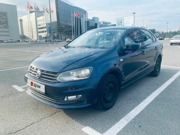 Золотой поло. Volkswagen polo рестайлинг. Фольксваген поло 2016 года. Лайфхаки для фольксваген поло 2016 года. Ыольцвпген поло 2016.