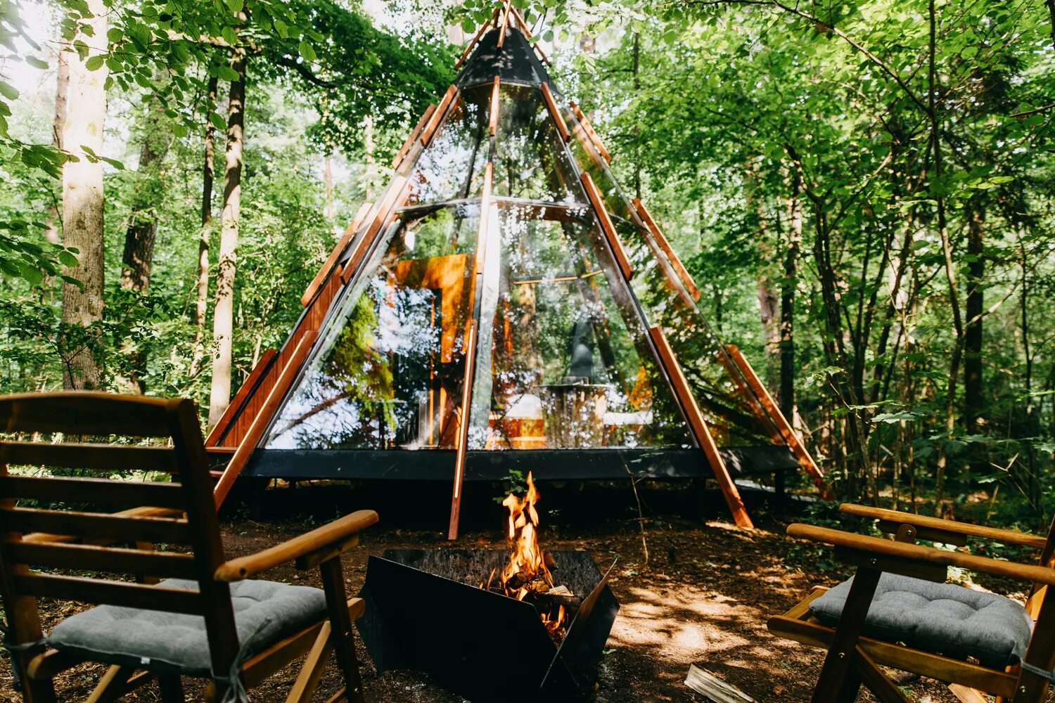 отель pine river в калужской области. глэмпинг белый колодец. кемпинг новоокатово. глэмпинг подмосковье. глэмпинг 2022.