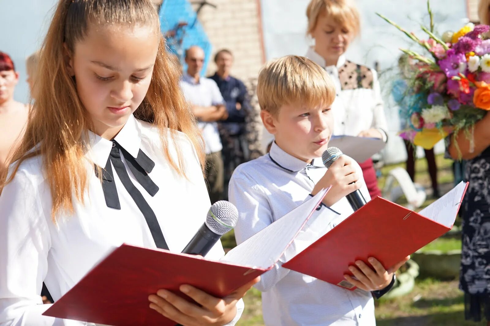 Учитель мероприятие для школы. Праздник в школе. Школьные мероприятия. Школьные праздники. Школьники на празднике.