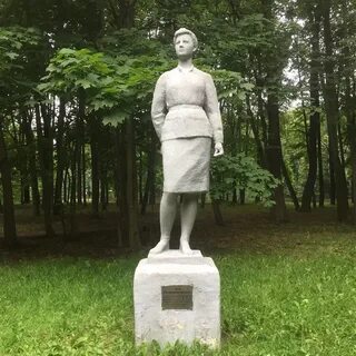 Памятник зое