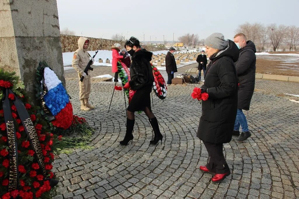 Митинг победы 9 мая. 78 Лет Победы в Сталинградской битве. 78 Лет Сталинградской битве. Аллея памяти погибшим в Сталинграде. Поисковые отряды Сталинградской битвы.