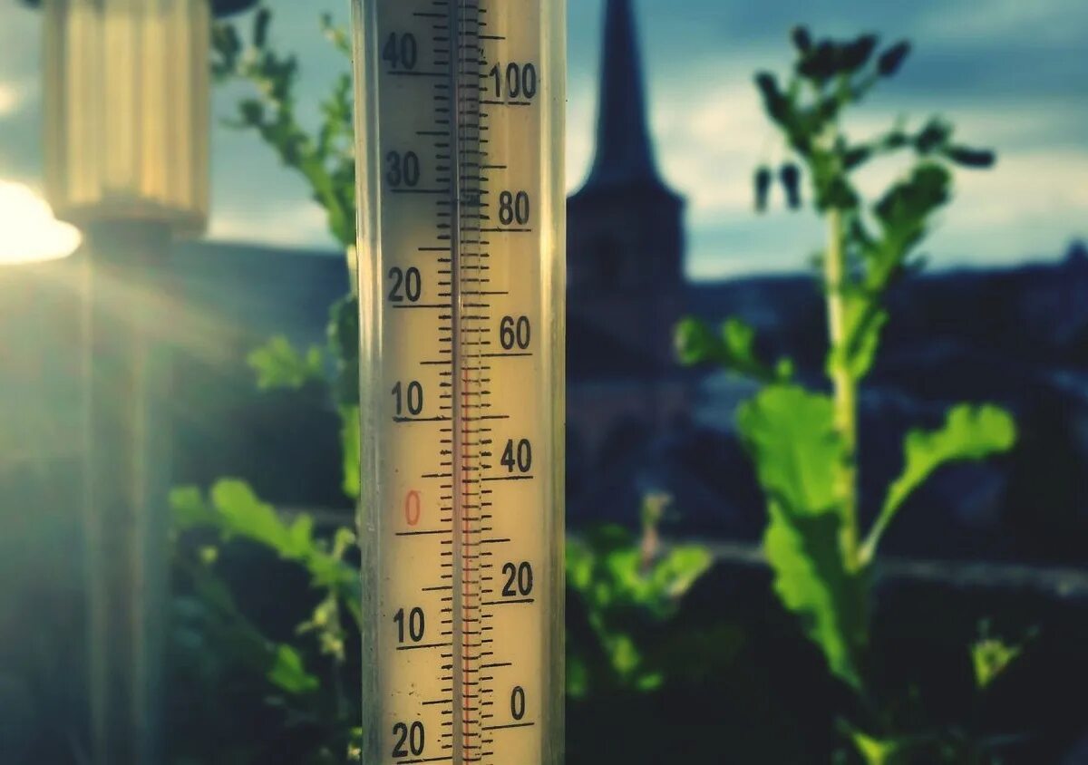 температурный градусник. термометр уличный. градусник уличный. термометр уличный. градусник 40 градусов жары.