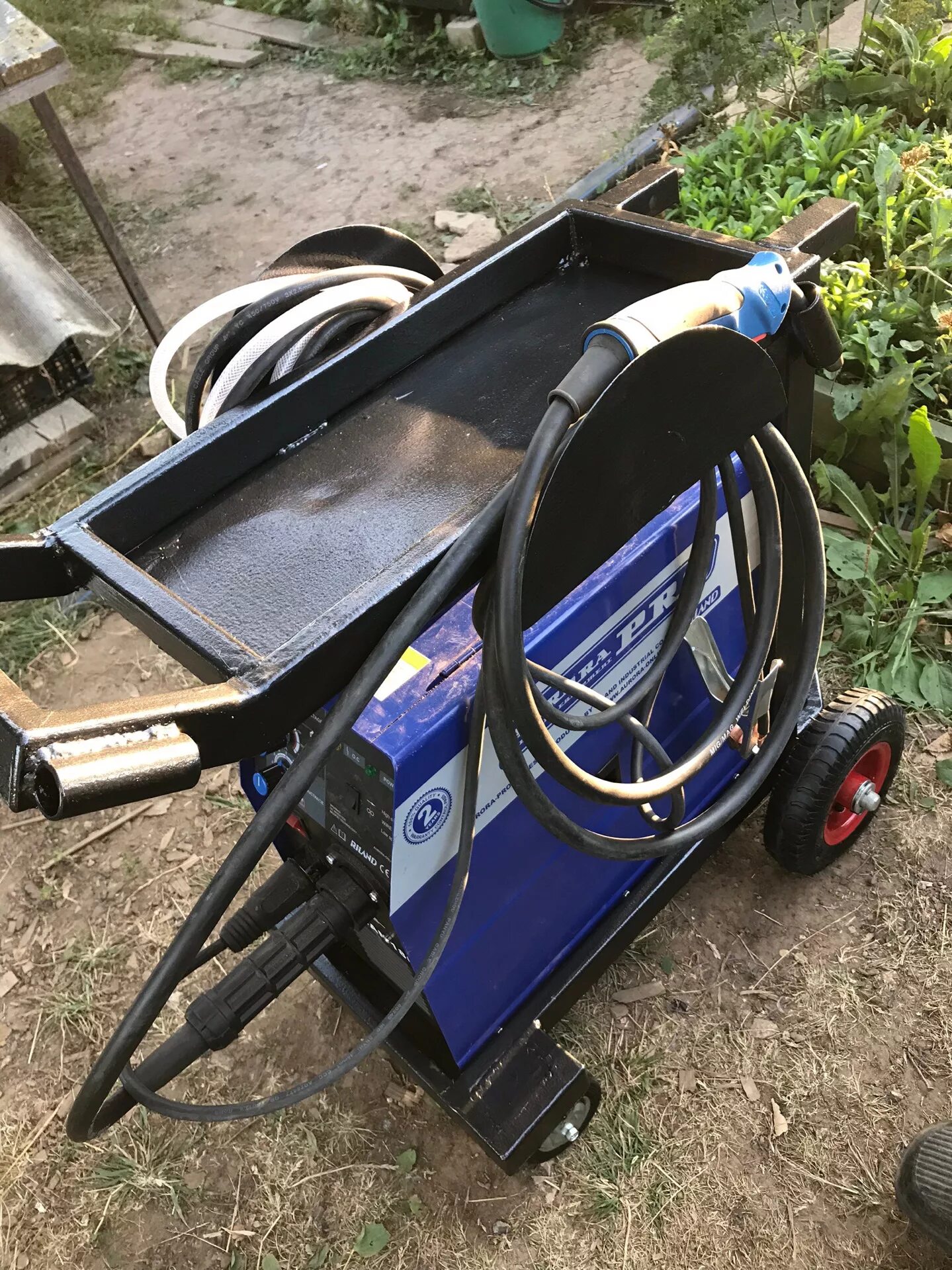 Тележка под полуавтомат с баллоном 40л. Тележка для углекислотного баллона 40 л. Тележка для сварочного аппарата ст-341. Тележка под сварочный полуавтомат оверман 200. Сварочный полуавтомат под.