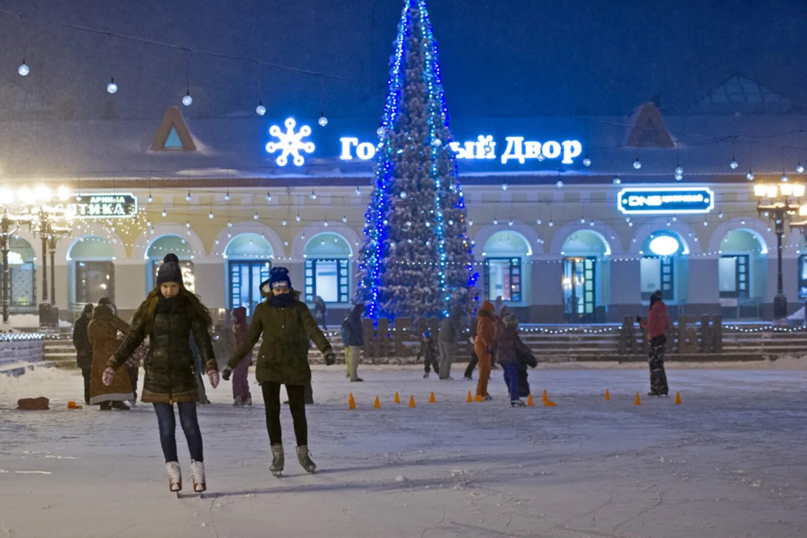 Куда пойти в уфе зимой. Каток на гостином дворе уфа. гостиный двор уфа зимой. каток на горсовете уфа. каток на гостинке уфа.