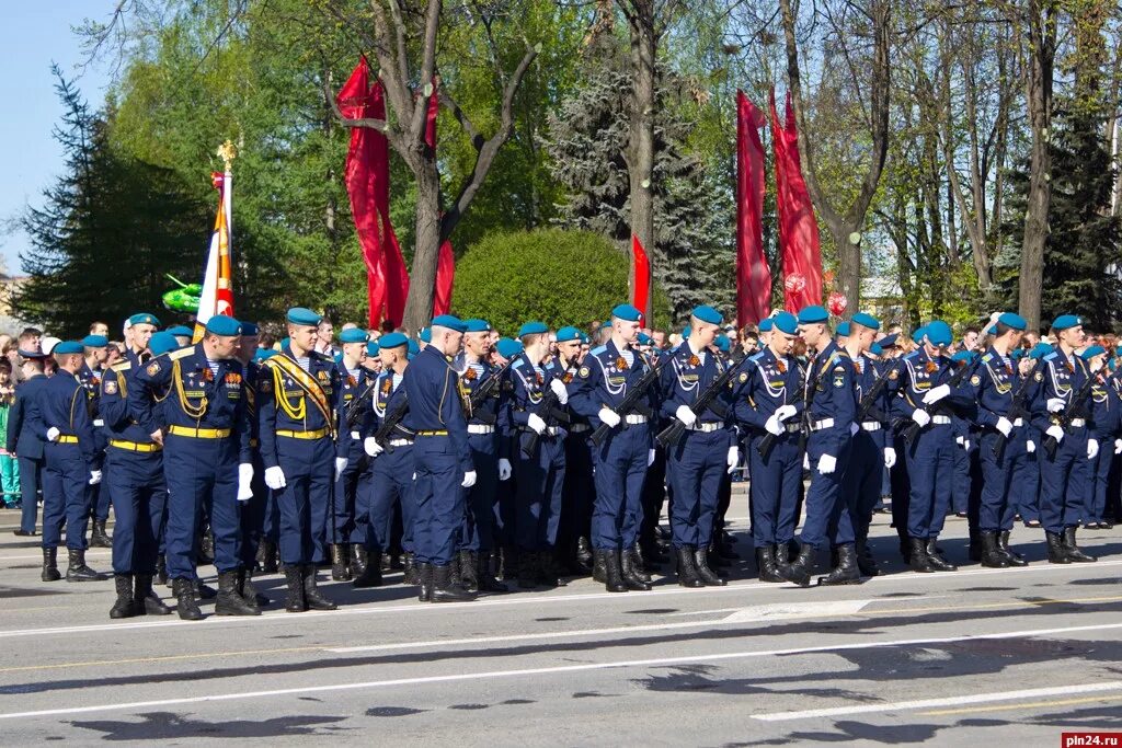 9 мая 2015 год. Парад Победы Псков. Псков парад 2015. Парад Победы в Пскове 2015 год. День Победы Псков.