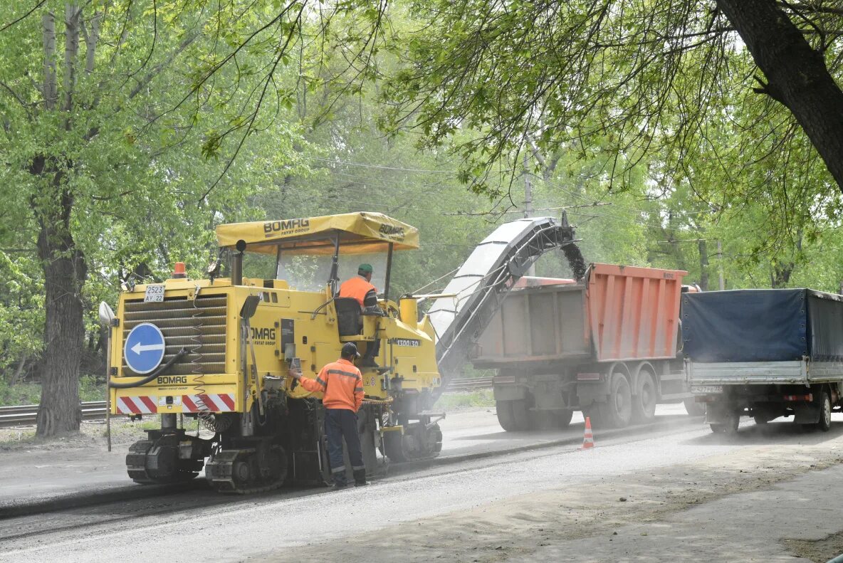 Работа дорожно коммунальное работа. Дорожная служба. в области строительства дорог. ремонт дорог барнаул. дороги и дорожное строительство в городе.