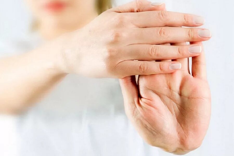 болят суставы рук у женщин