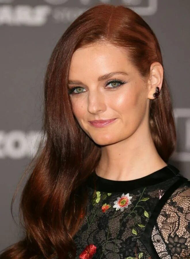 медный тициан. меган прескотт в рыжий цвет волос. медно каштановый махагон. медно каштановый махагон 4. темно медный.