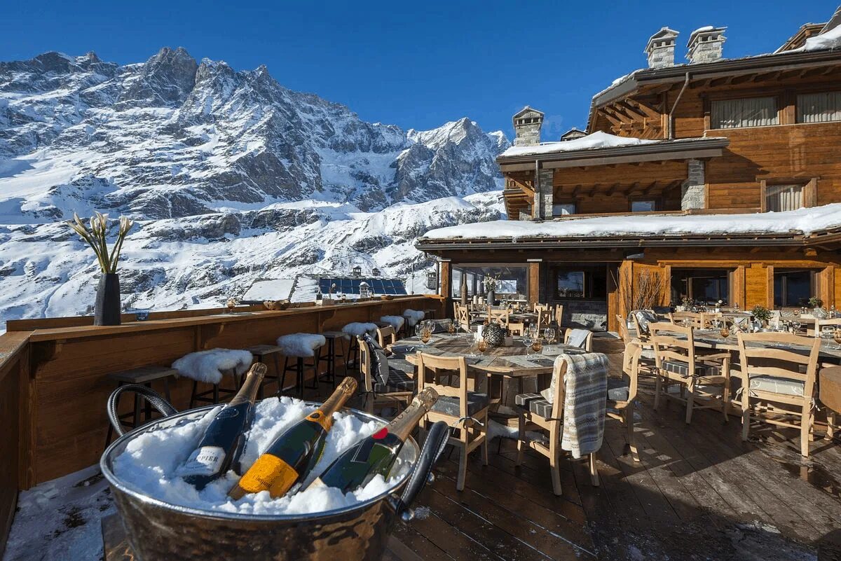 Горнолыжные кафе. Шале Zermatt Peak. Шале Грэйс Церматт. Кафе Церматт Швейцария. Отель Италия Альпы.